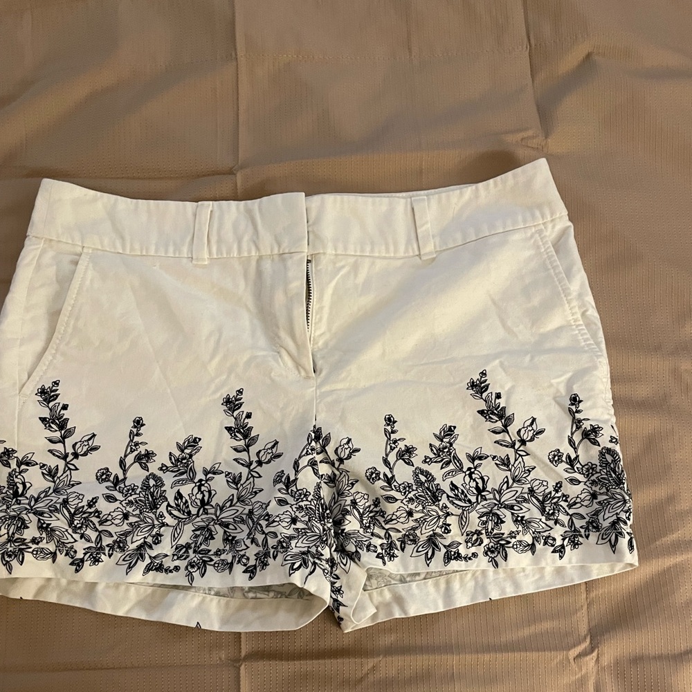 LOFT Shorts with black printed flowers 
Size 8